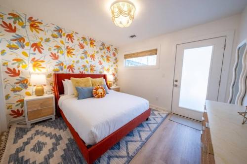 4BR Cape Coral Home. Private Hot Tub. King Bed. Arcade Games. Sleeps 10 – khách sạn tại Đường Cascade