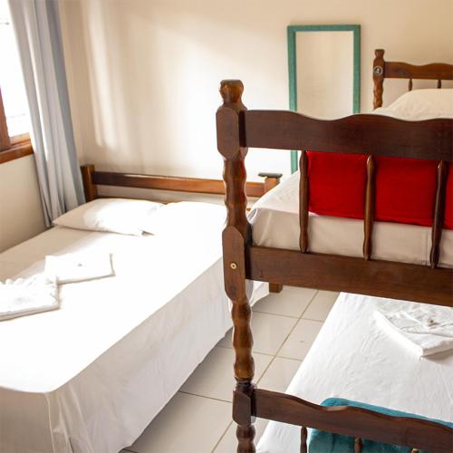 1 double bed, 1 bunk bed