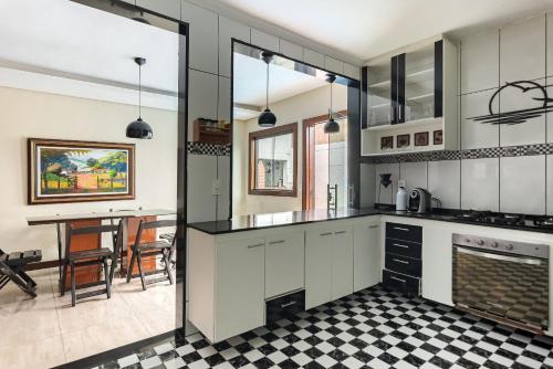 kuhinja, Casa com Piscina em BH | Até 30 Pessoas (Casa com Piscina em BH | Ate 30 Pessoas) in Venda Nova