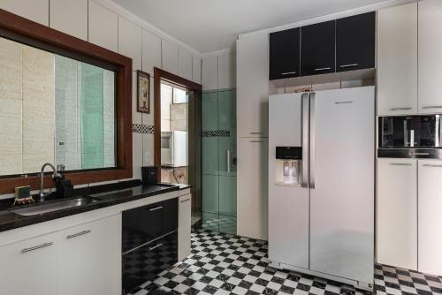 kuhinja, Casa com Piscina em BH | Até 30 Pessoas (Casa com Piscina em BH | Ate 30 Pessoas) in Venda Nova