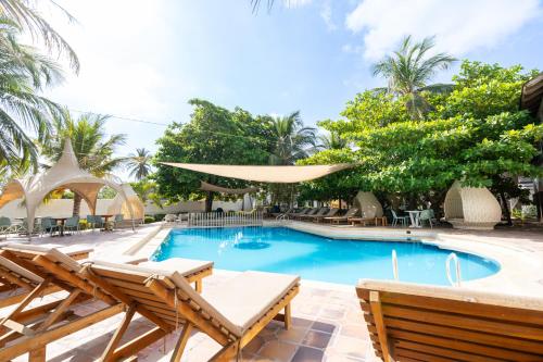 Hotel Tropical Inn in Tierra Bomba