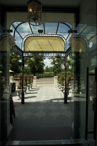 Pembury Hotel at Finsbury Park - image 11