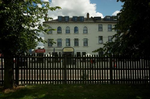Pembury Hotel at Finsbury Park - image 13