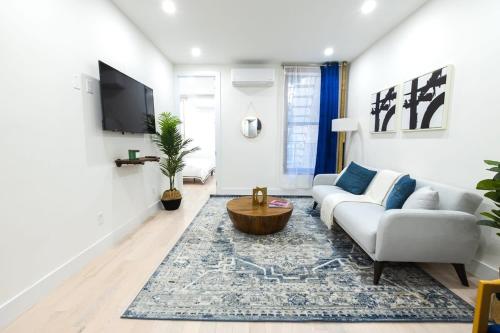 317-3D I NEW Modern 1BR W&D Walk to Central Park in New York, USA