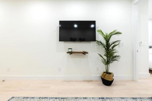 317-3D I NEW Modern 1BR W&D Walk to Central Park - image 14