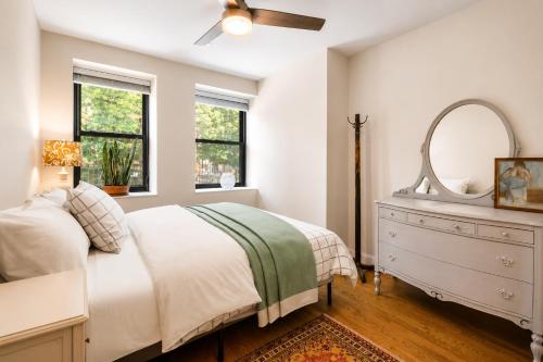 Stylish Harlem Duplex with Private Patio Near Central Park – khách sạn tại Harlem