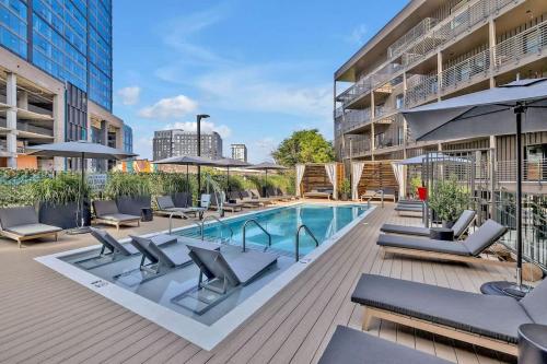 Hyve - Mahogany - Walk To Broadway - Nashville, TN