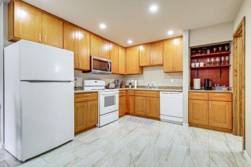Gateway to Seattle Area! Apt Great for Commuters in Alderwood Manor (WA)