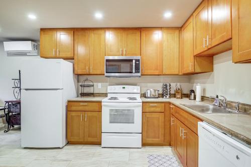 Gateway to Seattle Area! Apt Great for Commuters in Alderwood Manor (WA)
