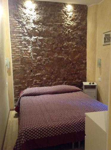 Economy Double Room image 5