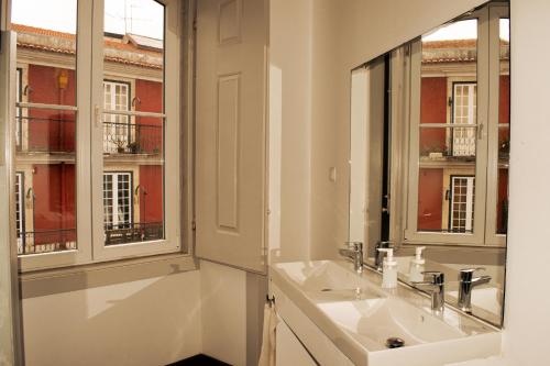 Inn Possible Lisbon Hostel, Лиссабон (фото 4)