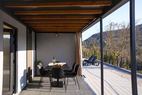 Casa Quadratica in Ružići