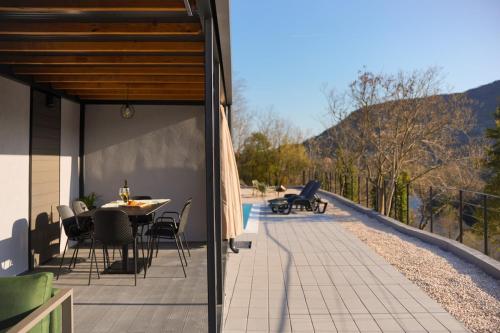 Casa Quadratica in Ružići
