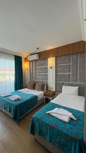 Twin room, pool view
