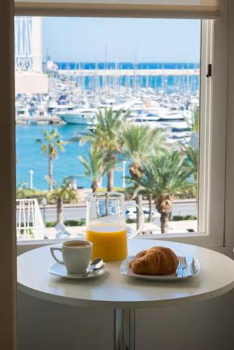 Vista al puerto de Alicante