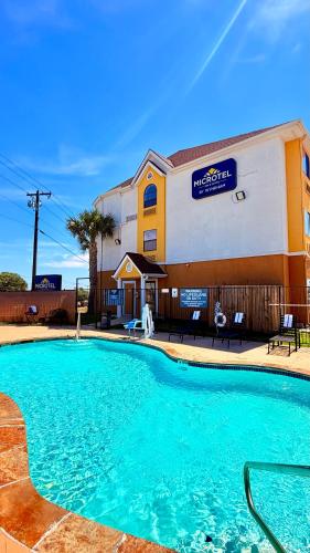 Microtel Inn & Suites by Wyndham New Braunfels I-35 in New Braunfels, USA