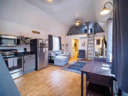 . Cozy Lofted Cabin (#2) at Cataract Lake Getaway