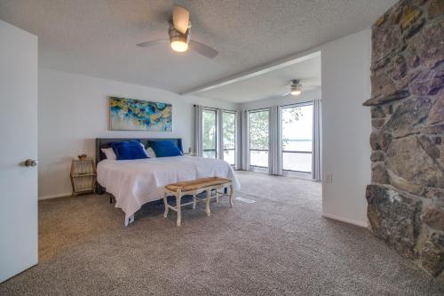 Water-View Patio, Near Golf! Port Duncan Retreat in Monkey Island (OK)