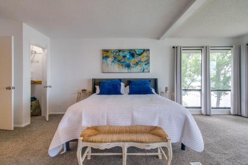 Water-View Patio, Near Golf! Port Duncan Retreat in Monkey Island (OK)