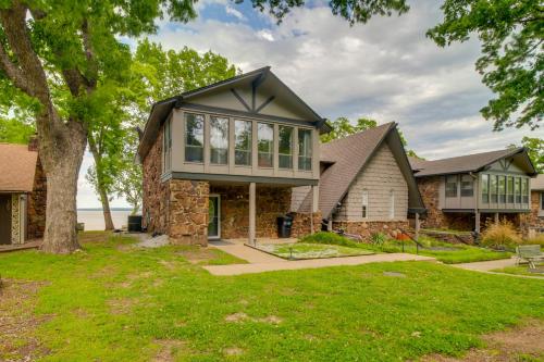 Water-View Patio, Near Golf! Port Duncan Retreat in Monkey Island (OK)