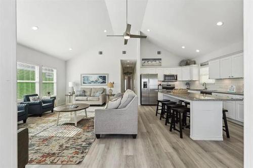 Beachfront Views with 3 bedrooms and 2 bathrooms in Port Bolivar (TX)