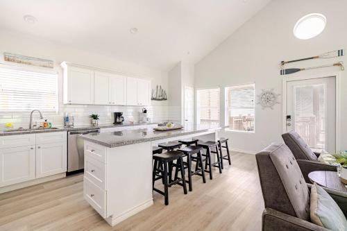 Beachfront Views with 3 bedrooms and 2 bathrooms in Port Bolivar (TX)