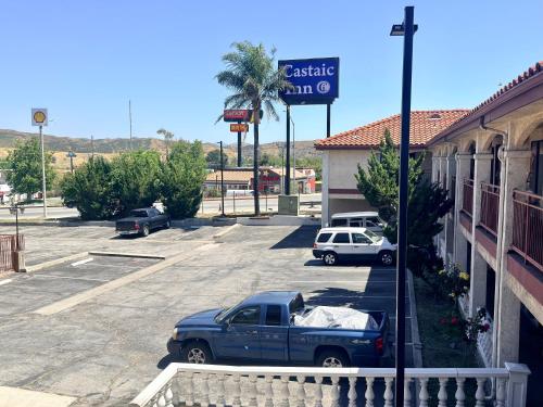 Castaic Inn Six Flags Valencia - image 25