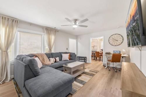2 Kitchens & 2 Living Rooms Near Mercedes Benz Stadium, Perfect for World Cup! – khách sạn tại Đường Cascade