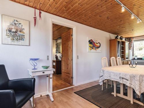 Iekārtas, 6 person holiday home in Thyholm in Thyholm