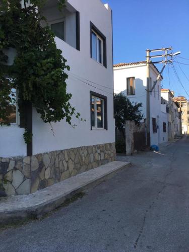 Otantic Greek House in Burhaniye in برهانية
