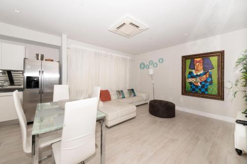 Apartments on Collins - South Beach, FL