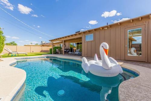 Games Galore - Old Town Scottsdale - Pool & Golf – khách sạn tại Phố cổ Scottsdale