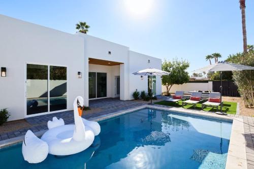 Monroe - Private Pool-Ping Pong- Stunning design, Phoenix
