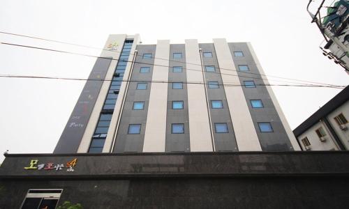 Iksan 4 Seasons Hotel
