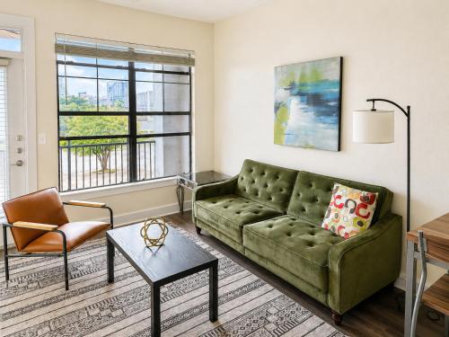 Sleepover | Comfortable 1BD/1BA + Pool - LIT