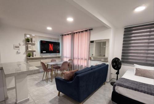 Moderno al norte, Full equipado, Primer piso ,2Aires 6 camas con Patio
