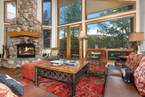 KBM Resorts Private Home Complimentary Deer Valley Winter Shuttle Hot Tub Mountain views Wood Firepl – khách sạn tại Thanh Pho Park