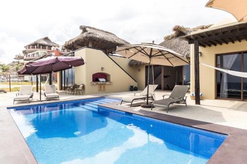 Casa Paz - Ocean Front Villa wPool & Resort in Chano