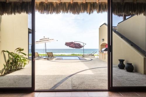 Casa Paz - Ocean Front Villa wPool & Resort in Chano