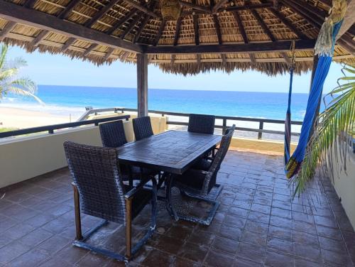Casa Paz - Ocean Front Villa wPool & Resort in Chano
