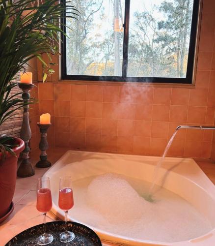 Sanctuary for 6 with spa, aircon, fire, park outlook in เมดโลว์บาธ