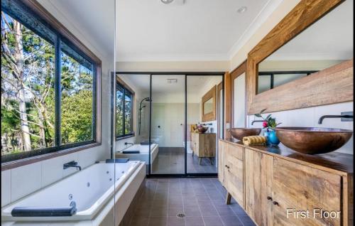Sanctuary for 6 with spa, aircon, fire, park outlook in เมดโลว์บาธ