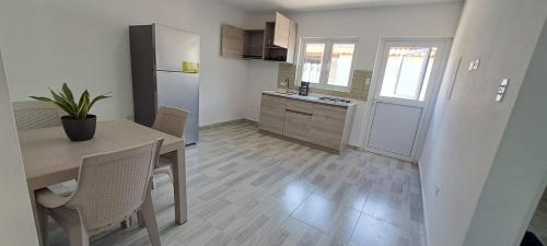 Cocina, New and Comfy 1km from Mangel Halto in Sabana Basora