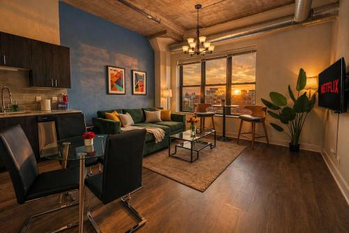 Skyline 2BR in South Loop with Optional Parking & Gym Access Near Museum Campus and McCormick Place – khách sạn tại McCormick Place