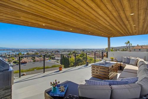 Harbor View - stunning 3 Bedroom 2.5 Bath modern home with panoramic views – khách sạn tại Roseville-Fleet Ridge