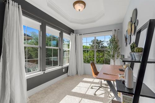 Luxury 4BR Dallas Home with Game Room and Fire Pit in Dallas, USA