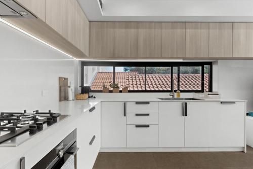 The Salisbury Coastal Residence in Rose Bay