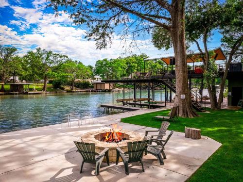 Lakefront Home Private Dock Firepit Sleeps 12 in McQueeney