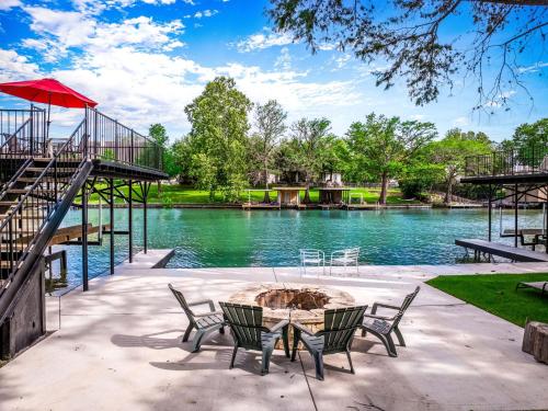 Lakefront Home Private Dock Firepit Sleeps 12 in McQueeney