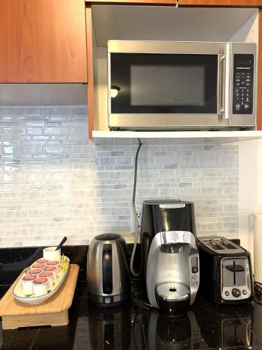 One Bedroom Suite B&B with Parking in White Rock (BC)
